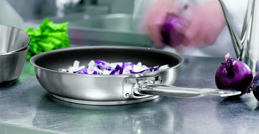 Why choose a stainless steel pan?